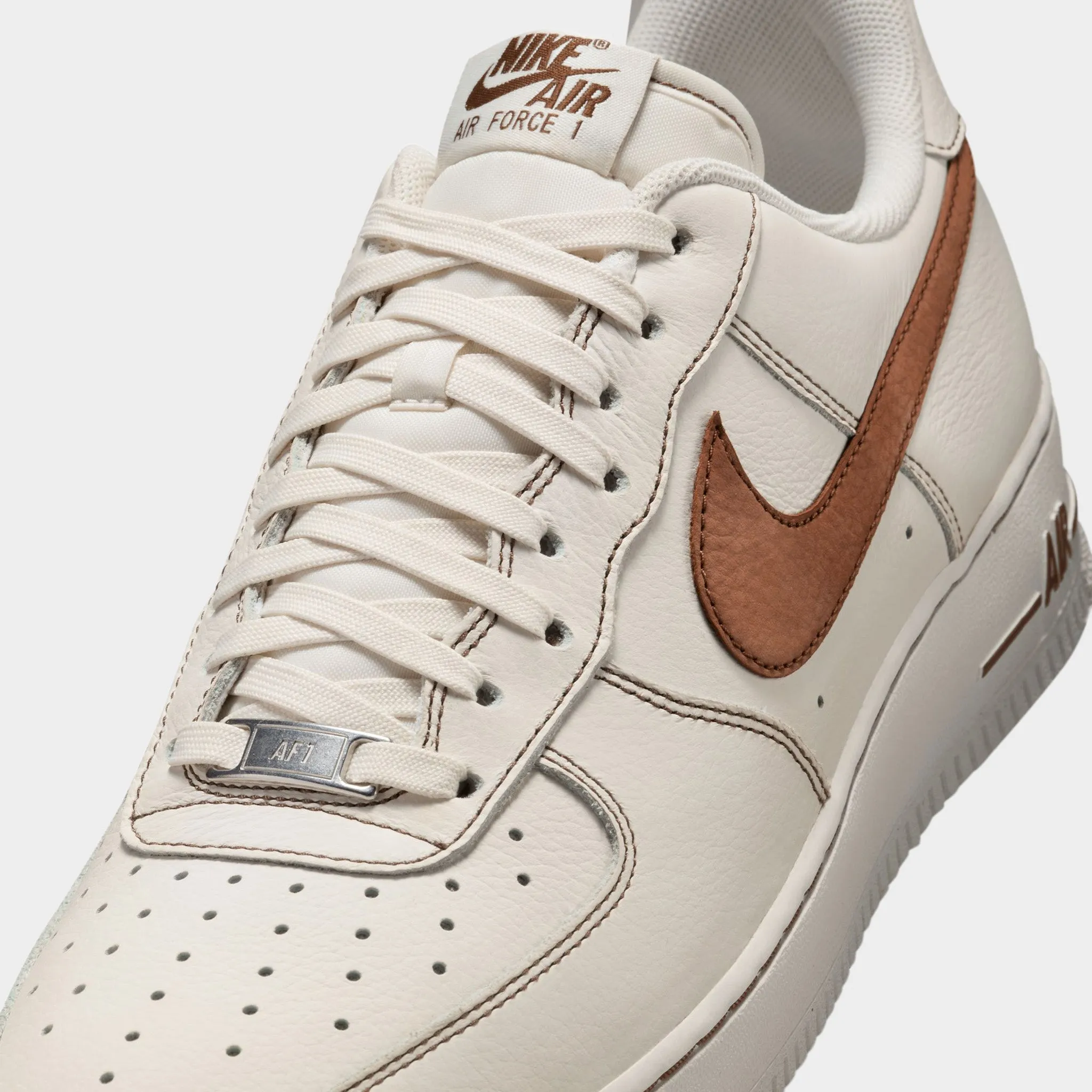 ZipClosure Speed Traction Area Nike Air Force 1 '07 LV8 Ivory / Saddle Brown