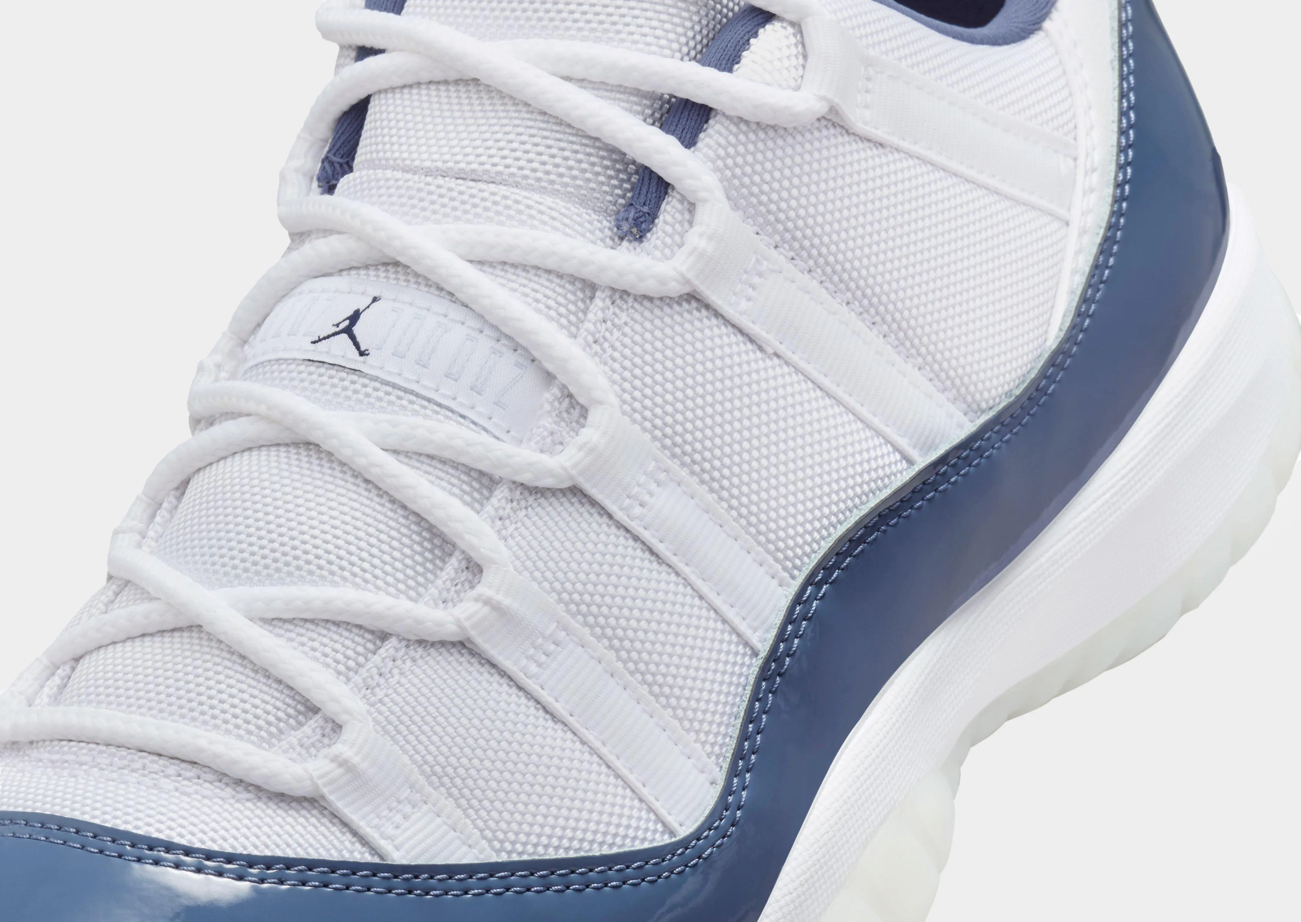 Air Jordan 11 Retro Low Foot alignment All Surface Traction