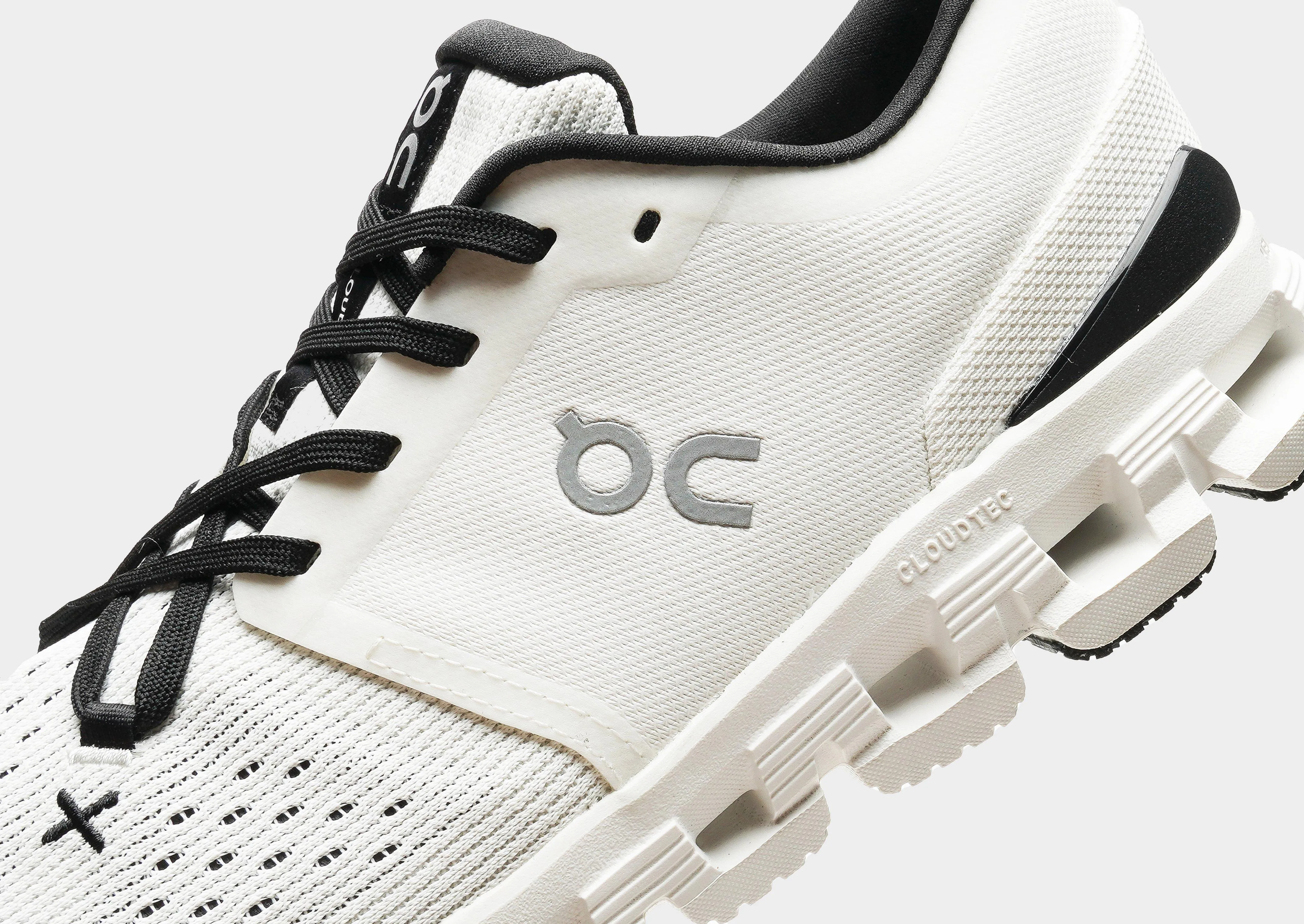 Cloud X 4 running in dusty tracks shoes