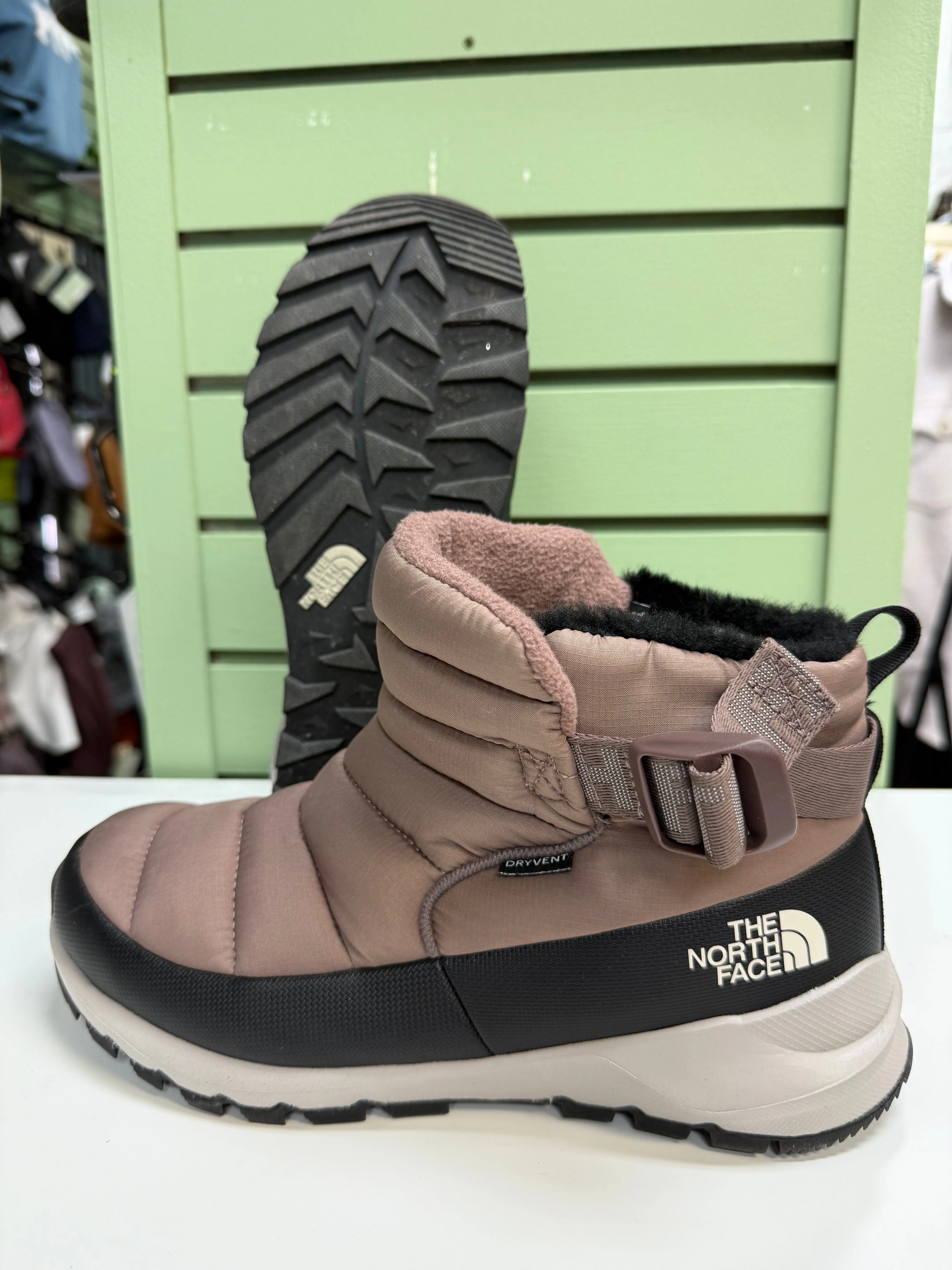 The North Face Boots (Womens 9) Rugged Built All Day Worker