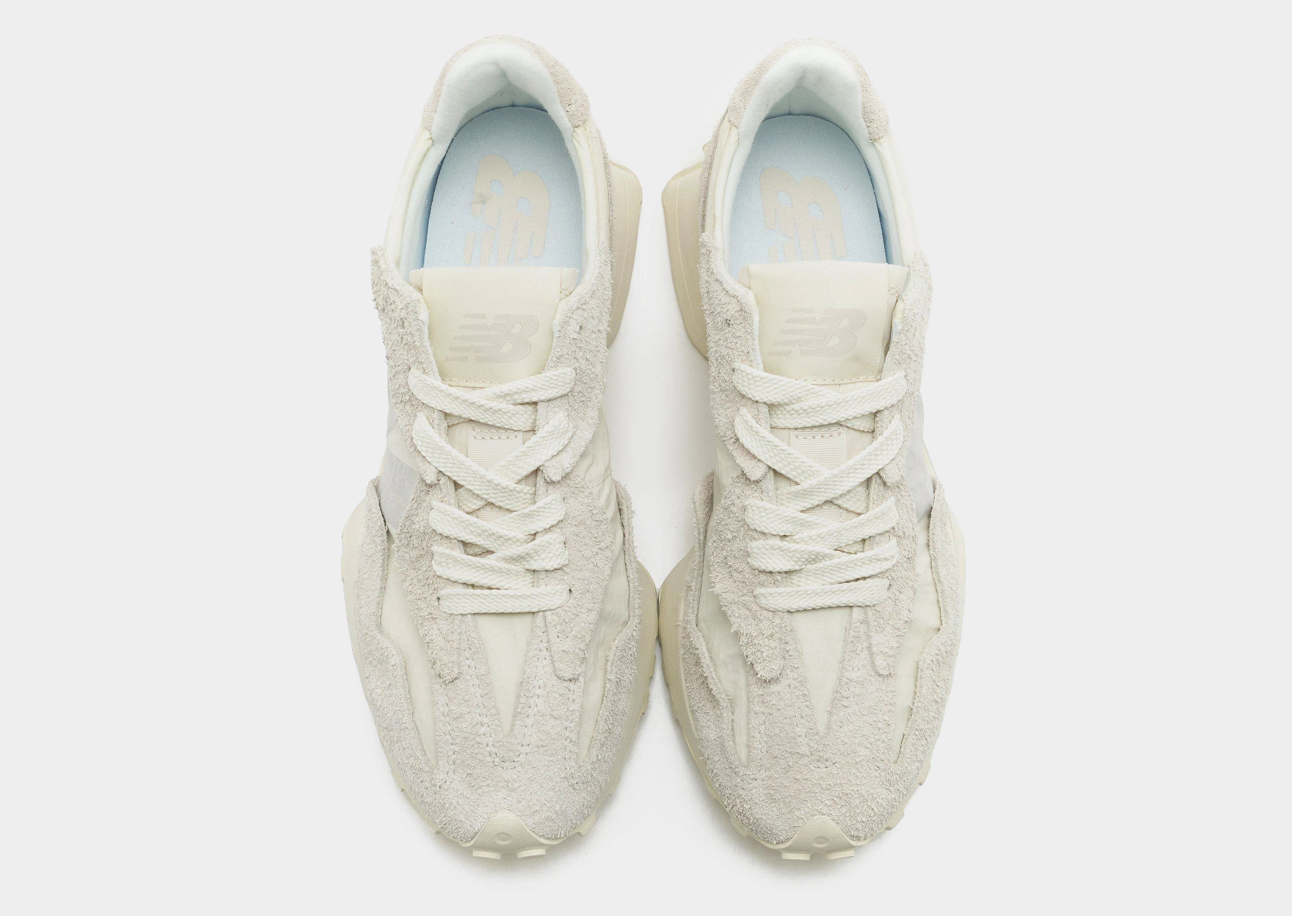 327 running in a arch bridge area shoes