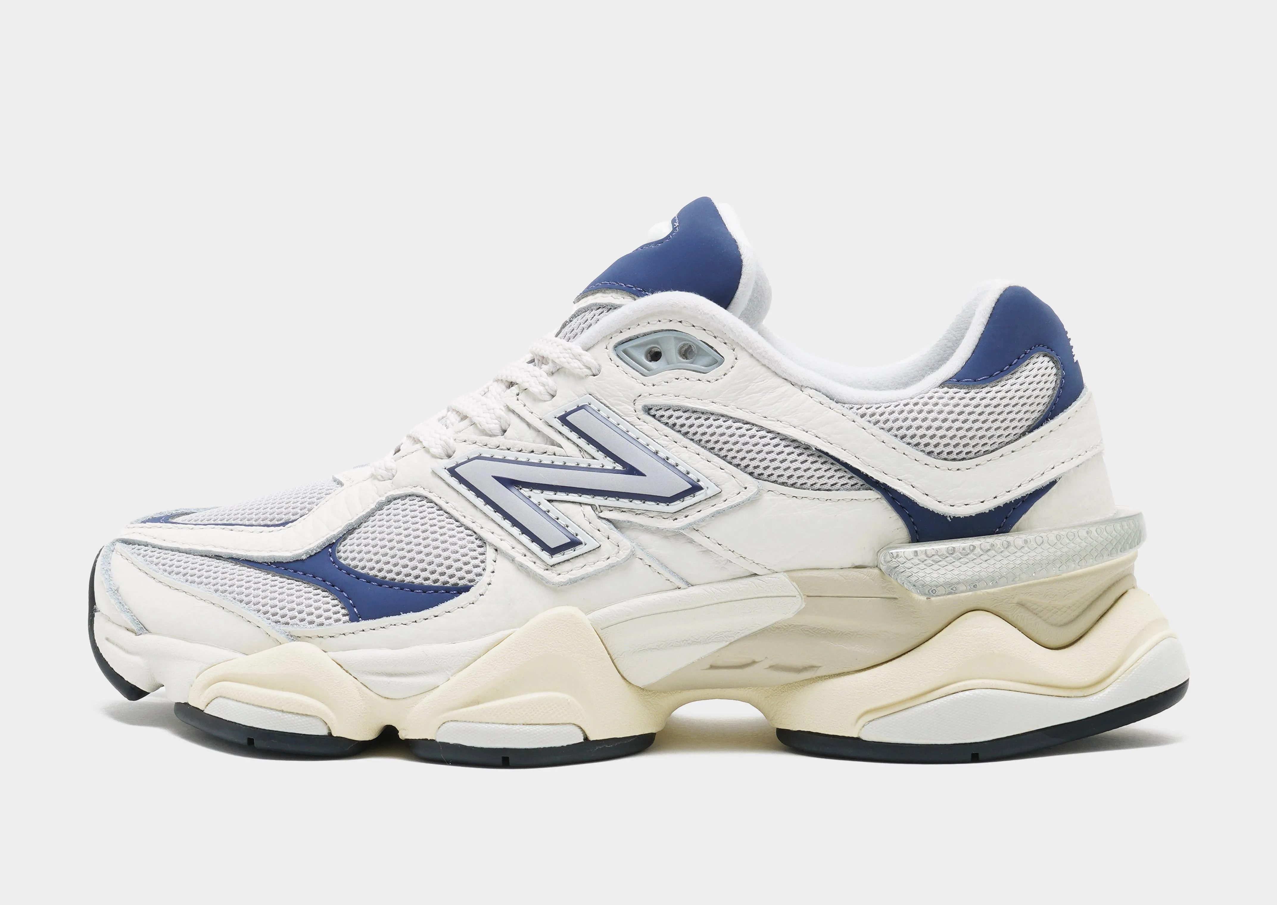 9060 Women's running in a rowing studio shoes