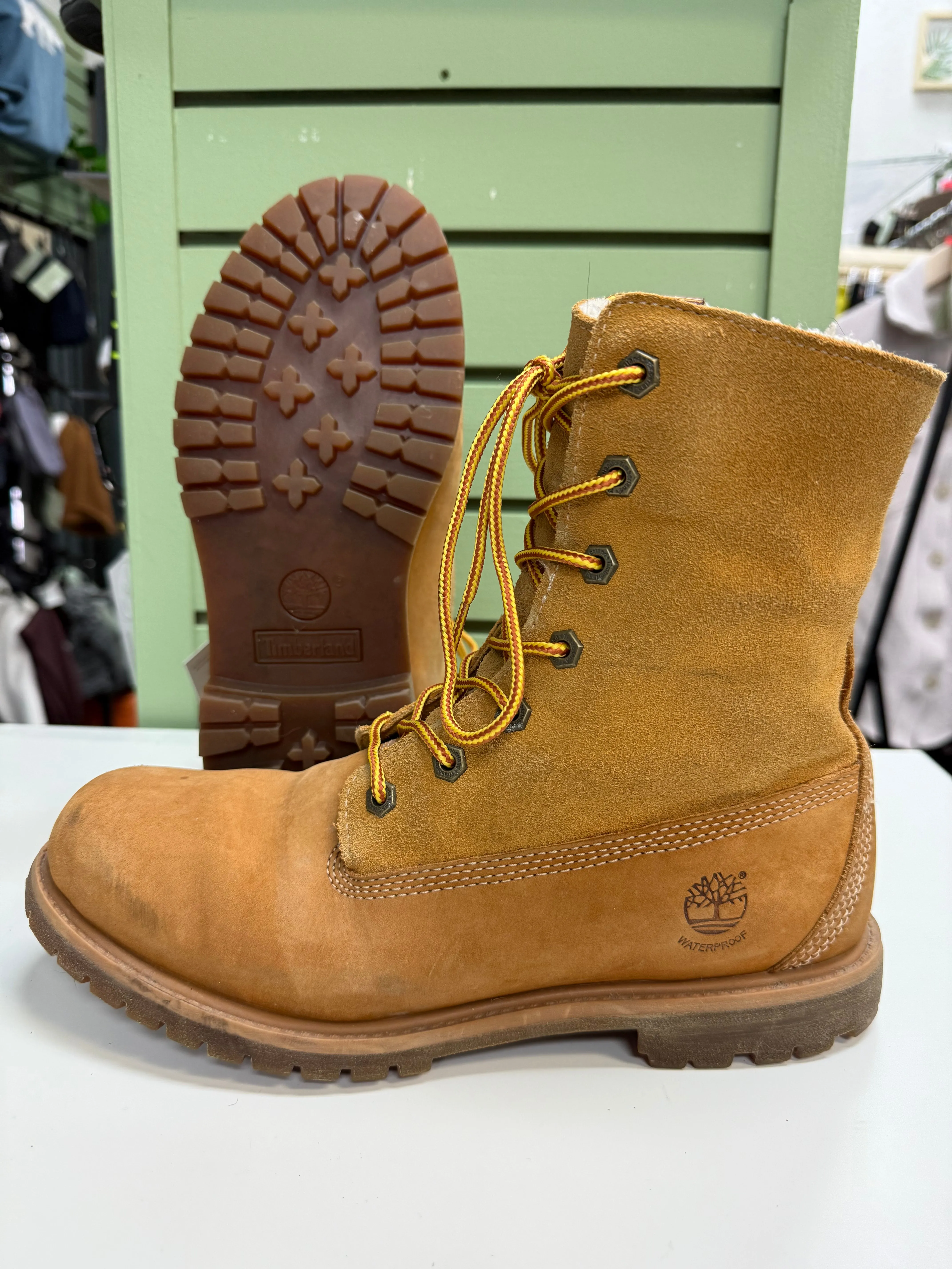 Smart Style Timberland Sherpa Lined Boots (Womens 10)