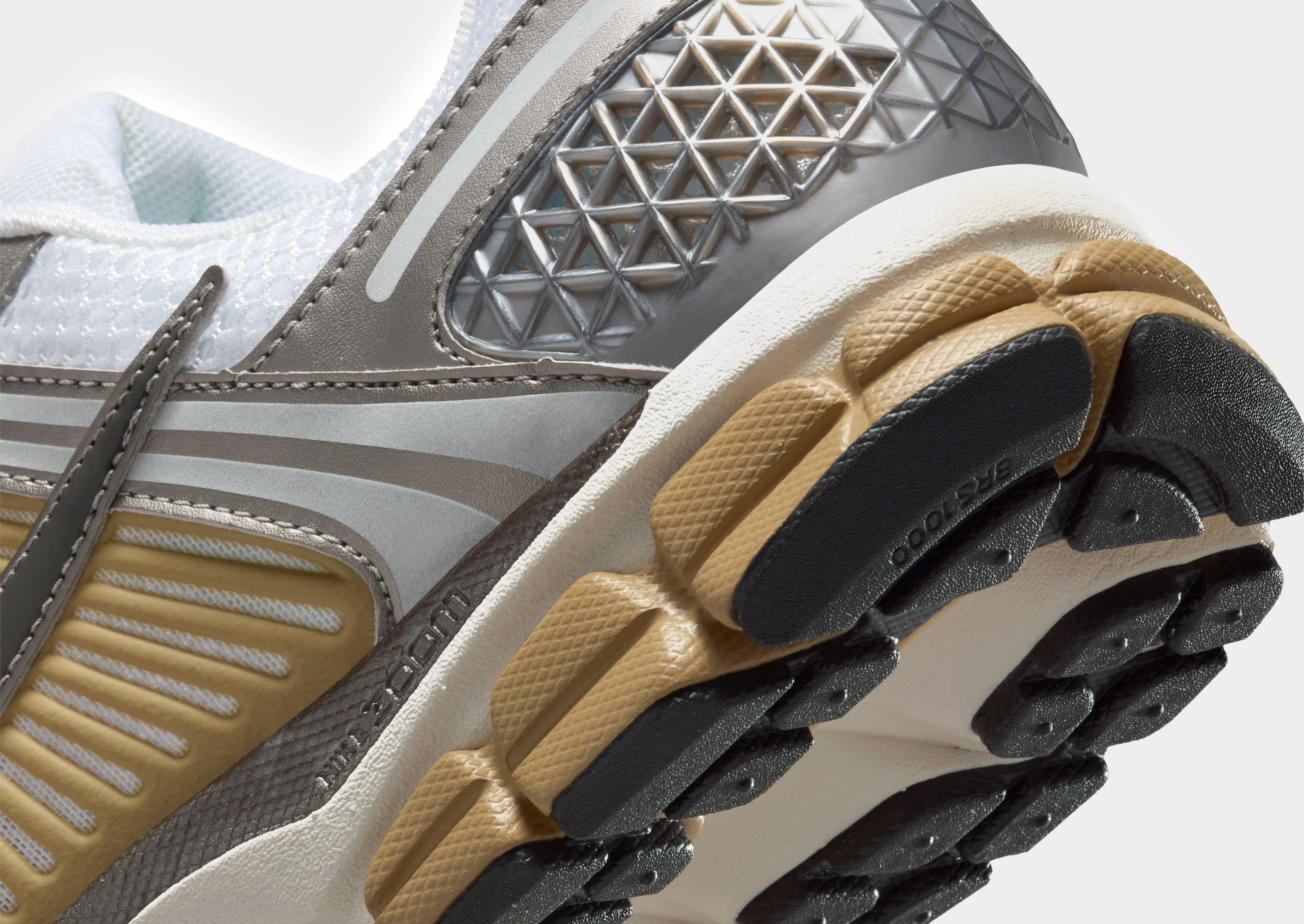 Zoom Vomero 5 Multi Terrain Grip Shock Absorption Soles