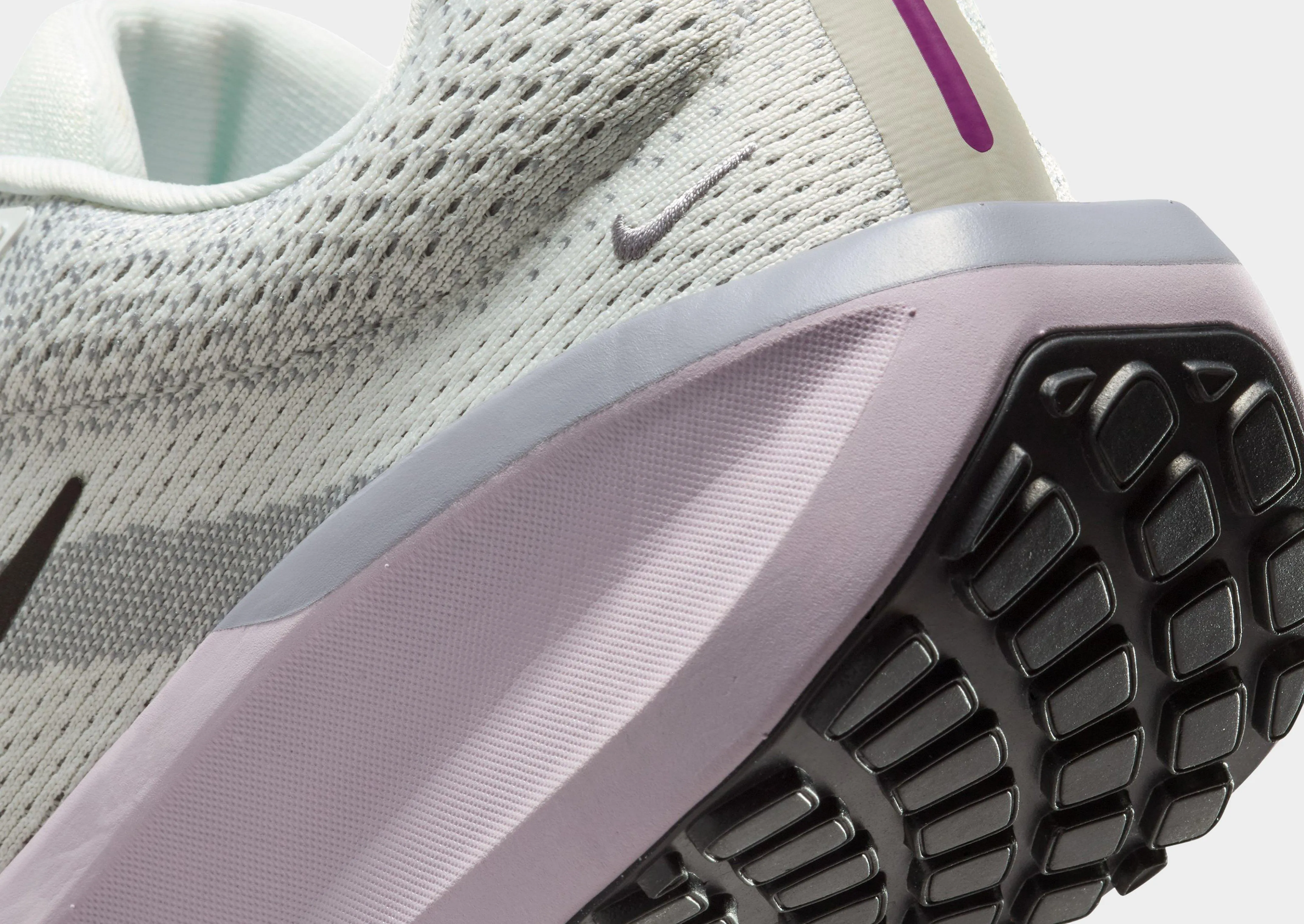 Winflo 11 Women's Durable tread Foam Padding Technology