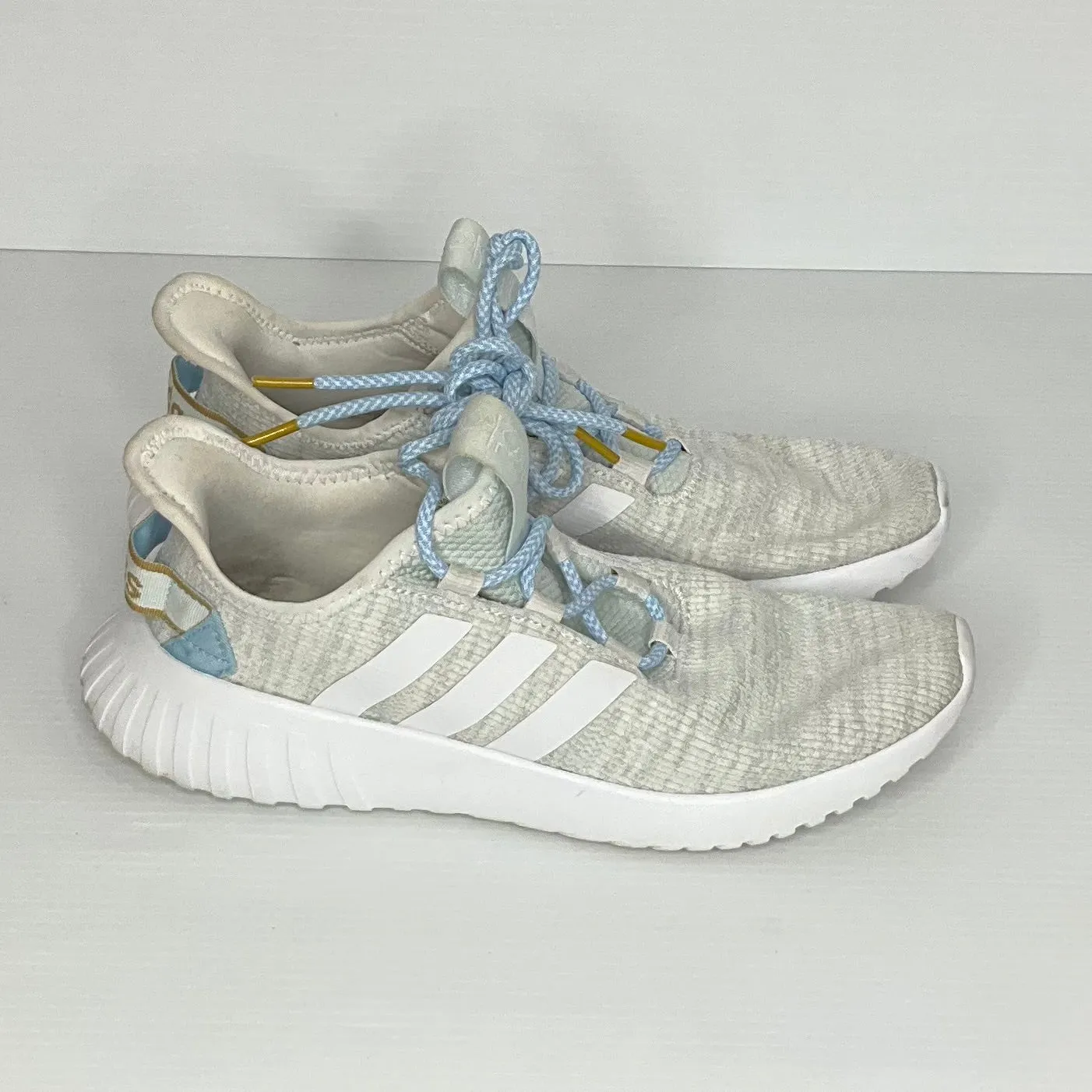 Green Shoes Athletic Adidas, Size 9 Travel Essentials Unique Sole
