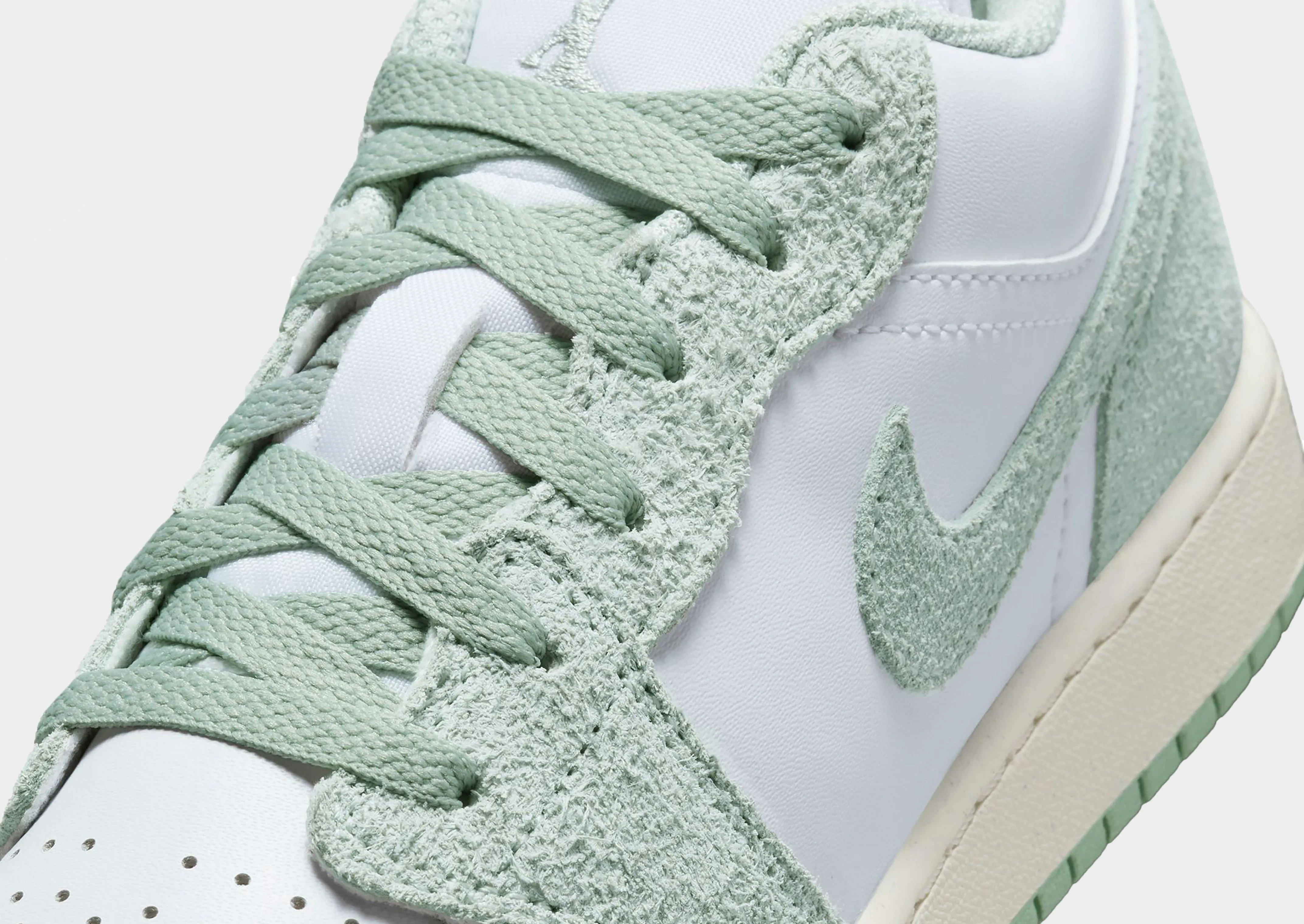 Air 1 Low SE Junior's Compression Activated Foam Outsole Grip