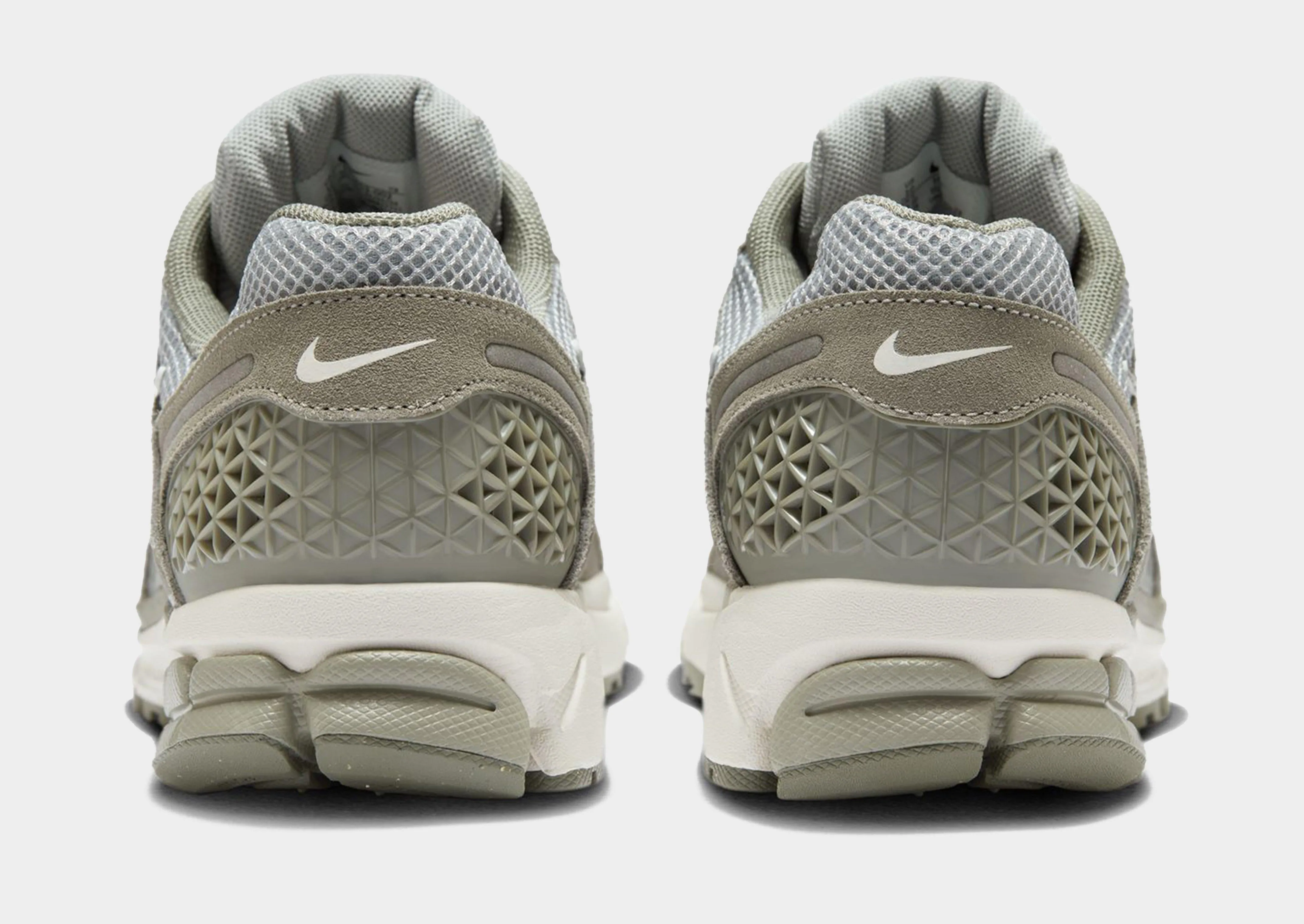 Structured ease Zoom Vomero 5