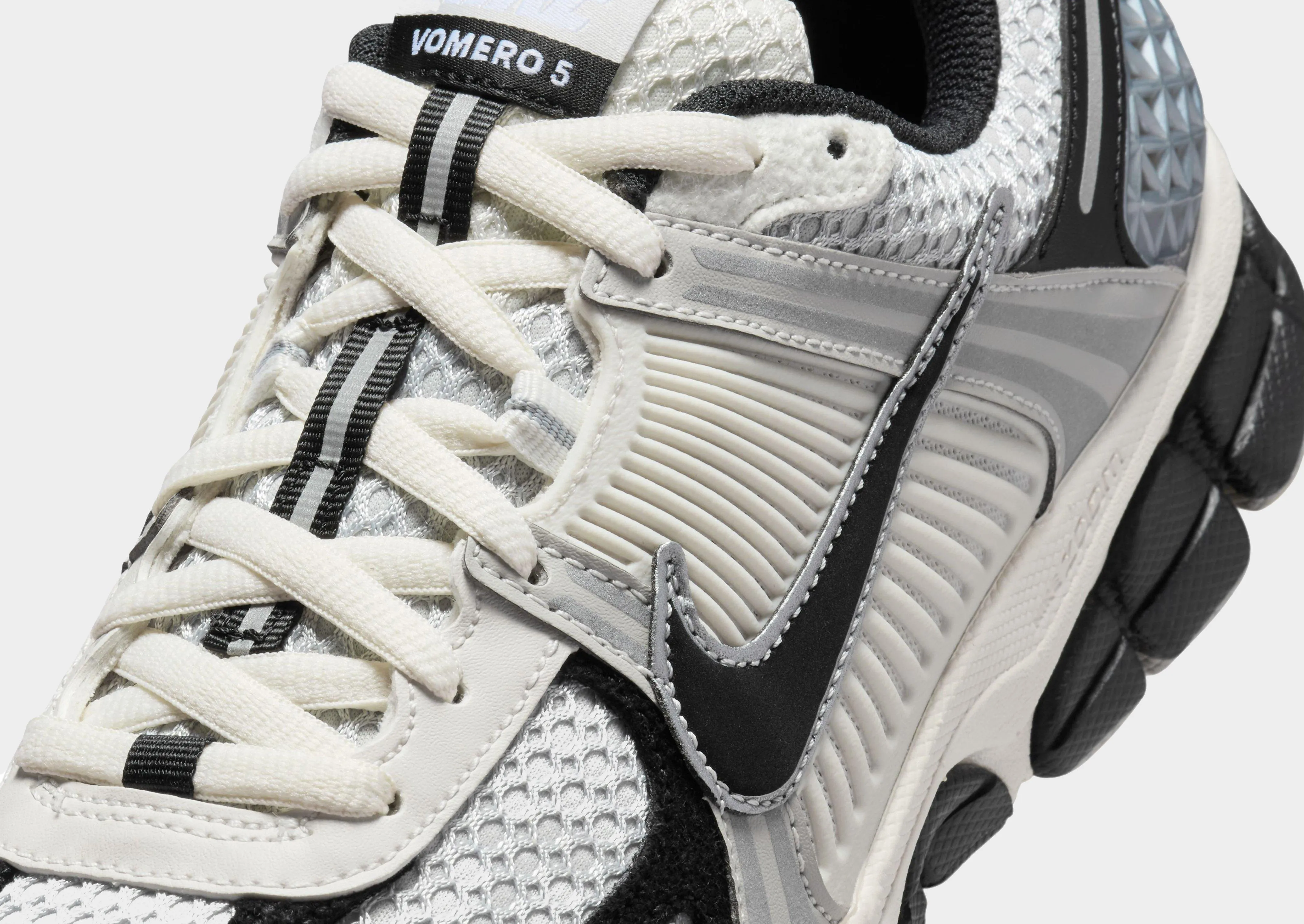 Air Cushioned Heel Ventilated Panels Zoom Vomero 5 Women's
