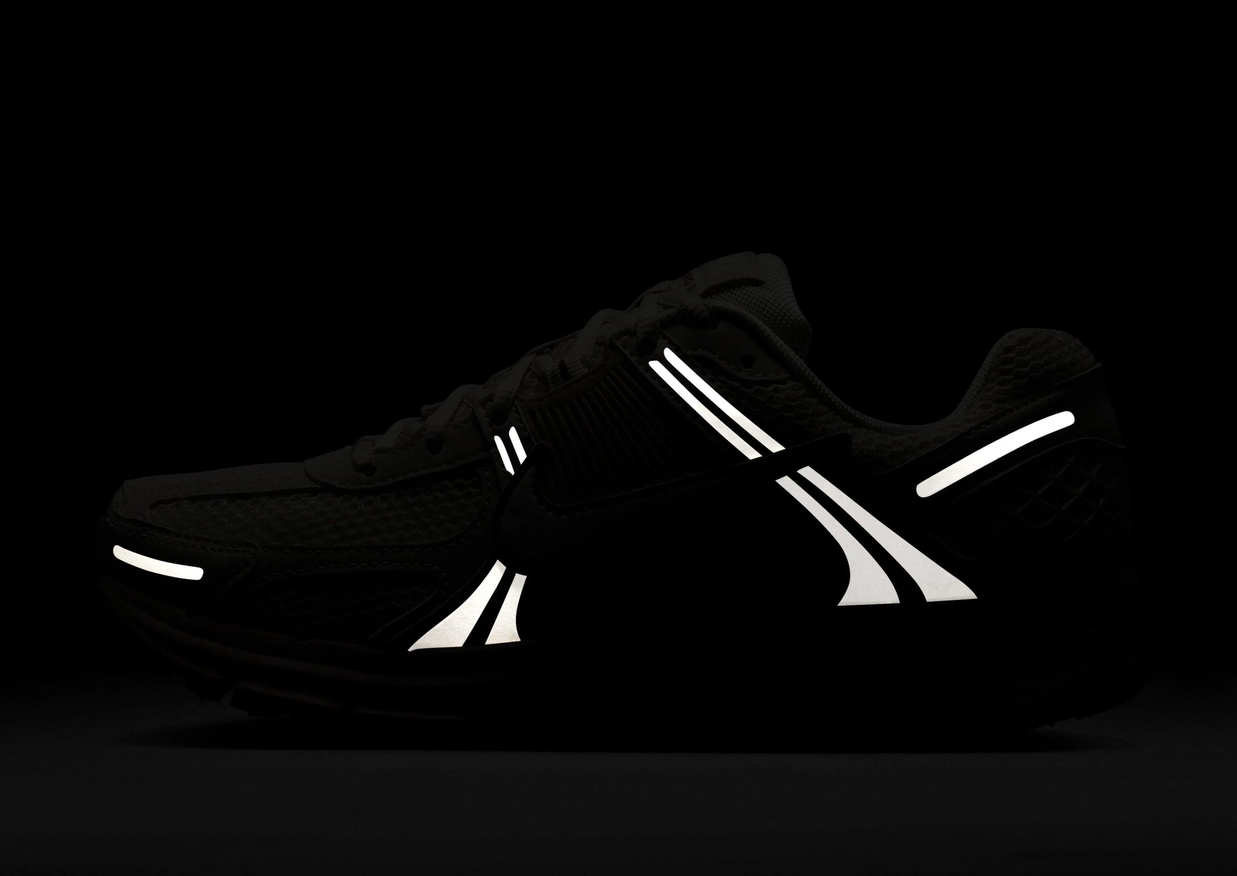 Zoom Vomero 5 Women's Classic Form Dynamic Lacing