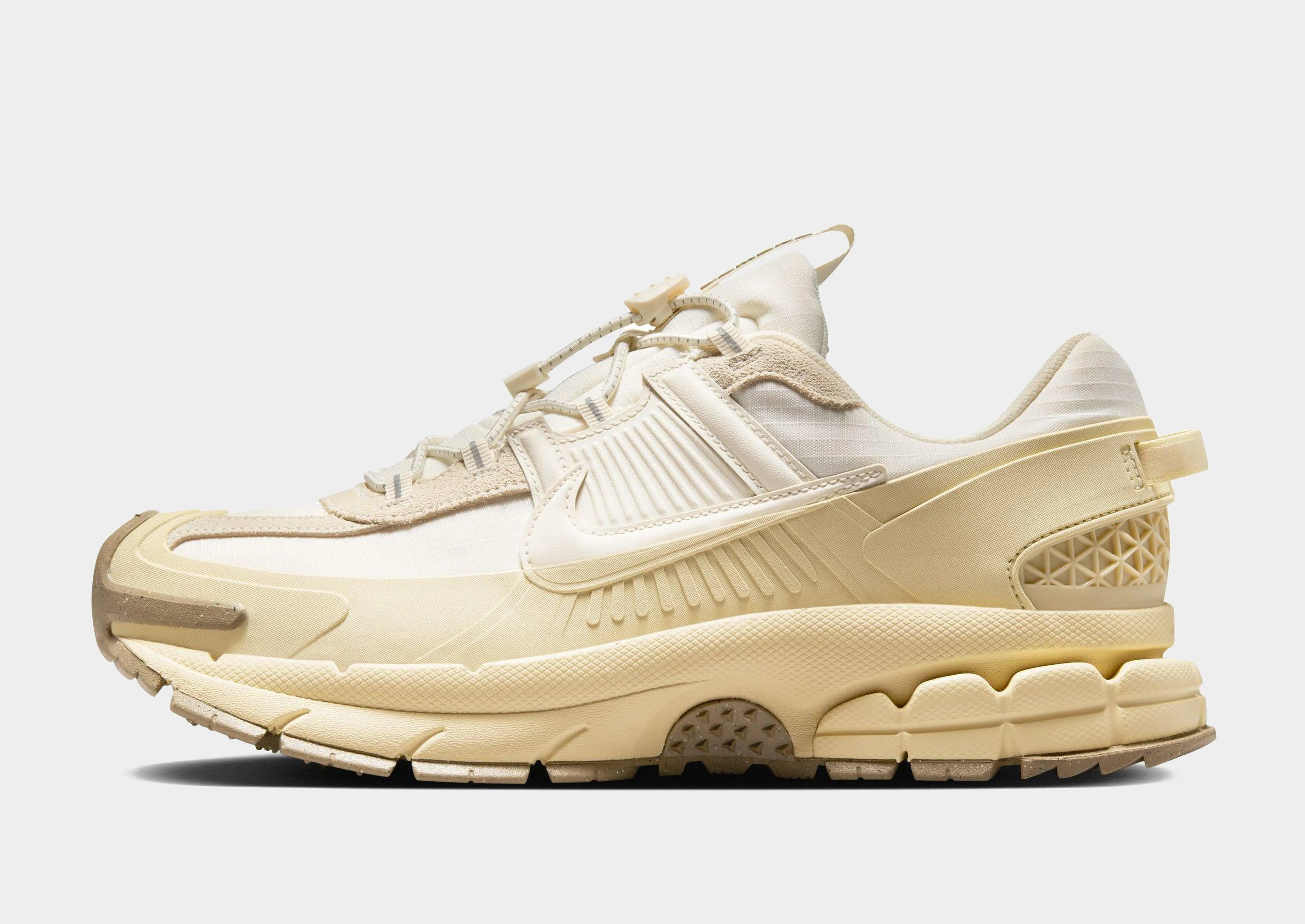 Reinforced Stitch Bonding Zoom Vomero Roam