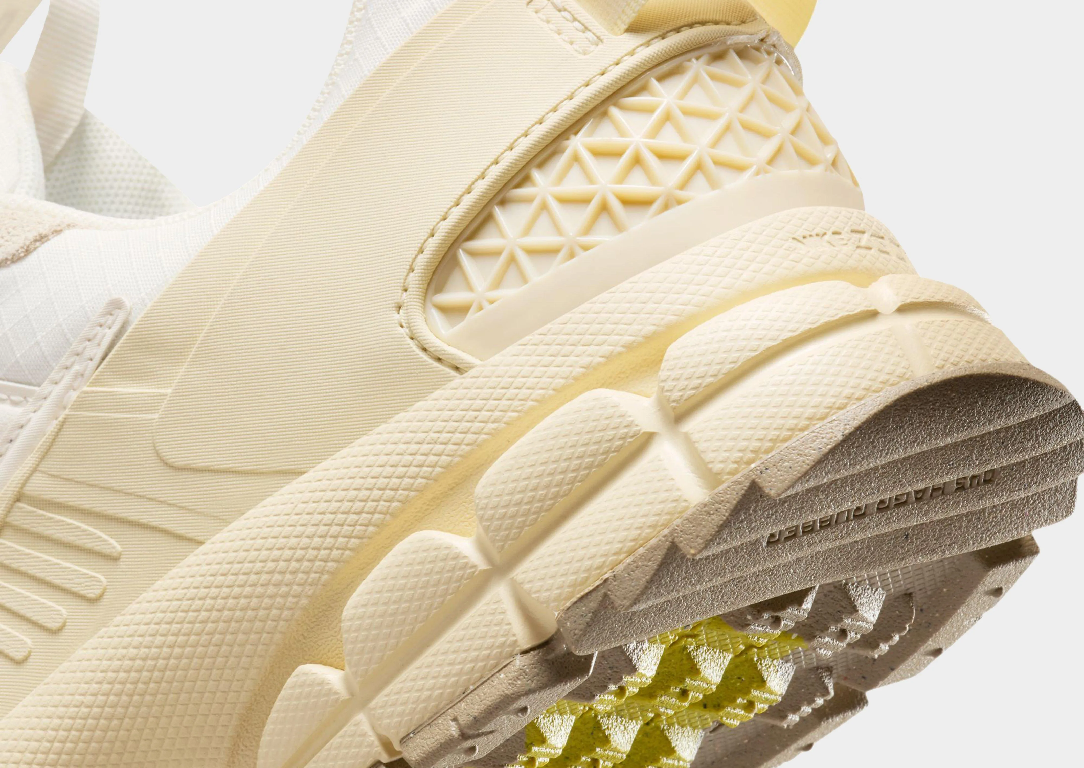 Zoom Vomero Roam Core Flex Anti Odor Tech