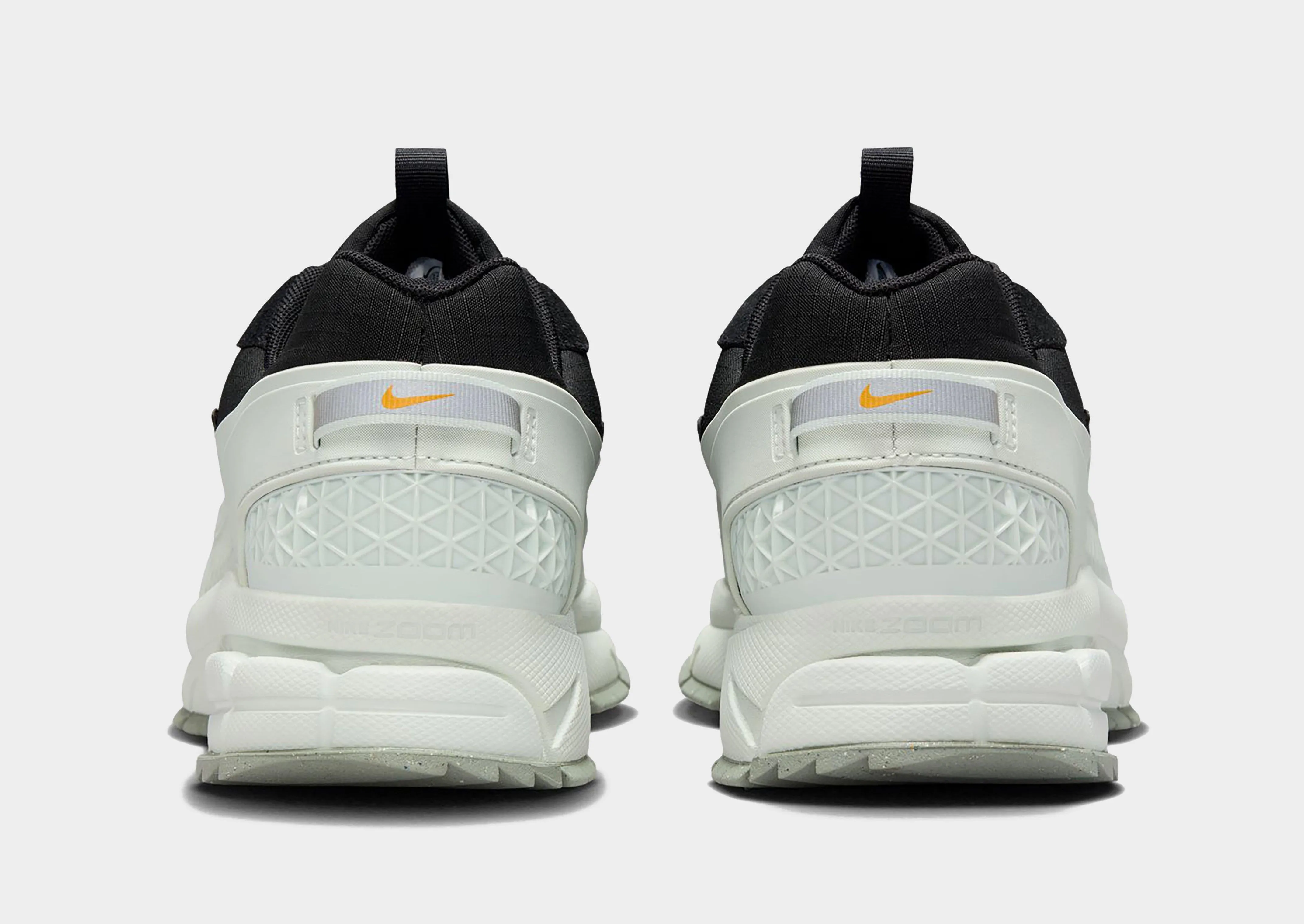 Zoom Vomero Roam Neutral Wear